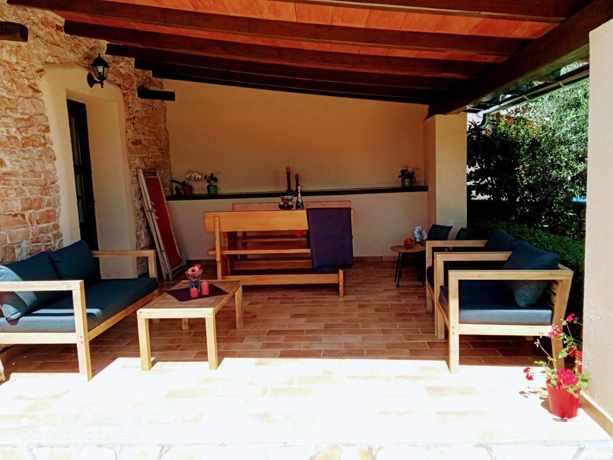 Villa Mala Kuca Sa Velikim Grijanim Bazenom Antonio à Šišan Extérieur photo