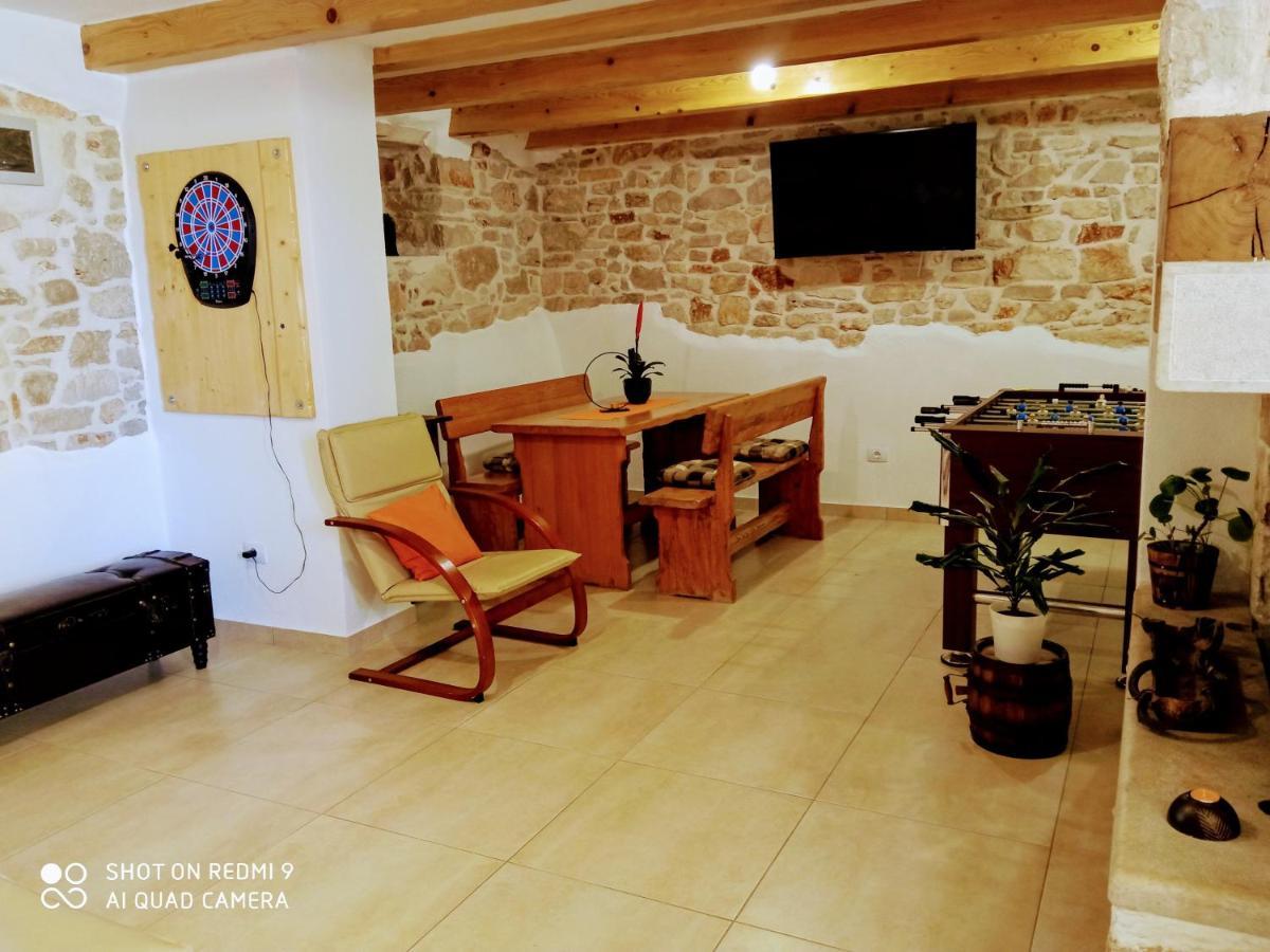 Villa Mala Kuca Sa Velikim Grijanim Bazenom Antonio à Šišan Extérieur photo