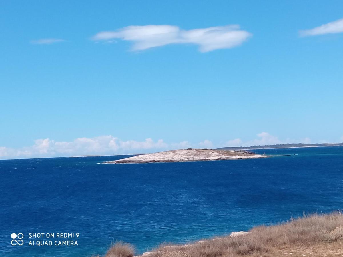 Villa Mala Kuca Sa Velikim Grijanim Bazenom Antonio à Šišan Extérieur photo