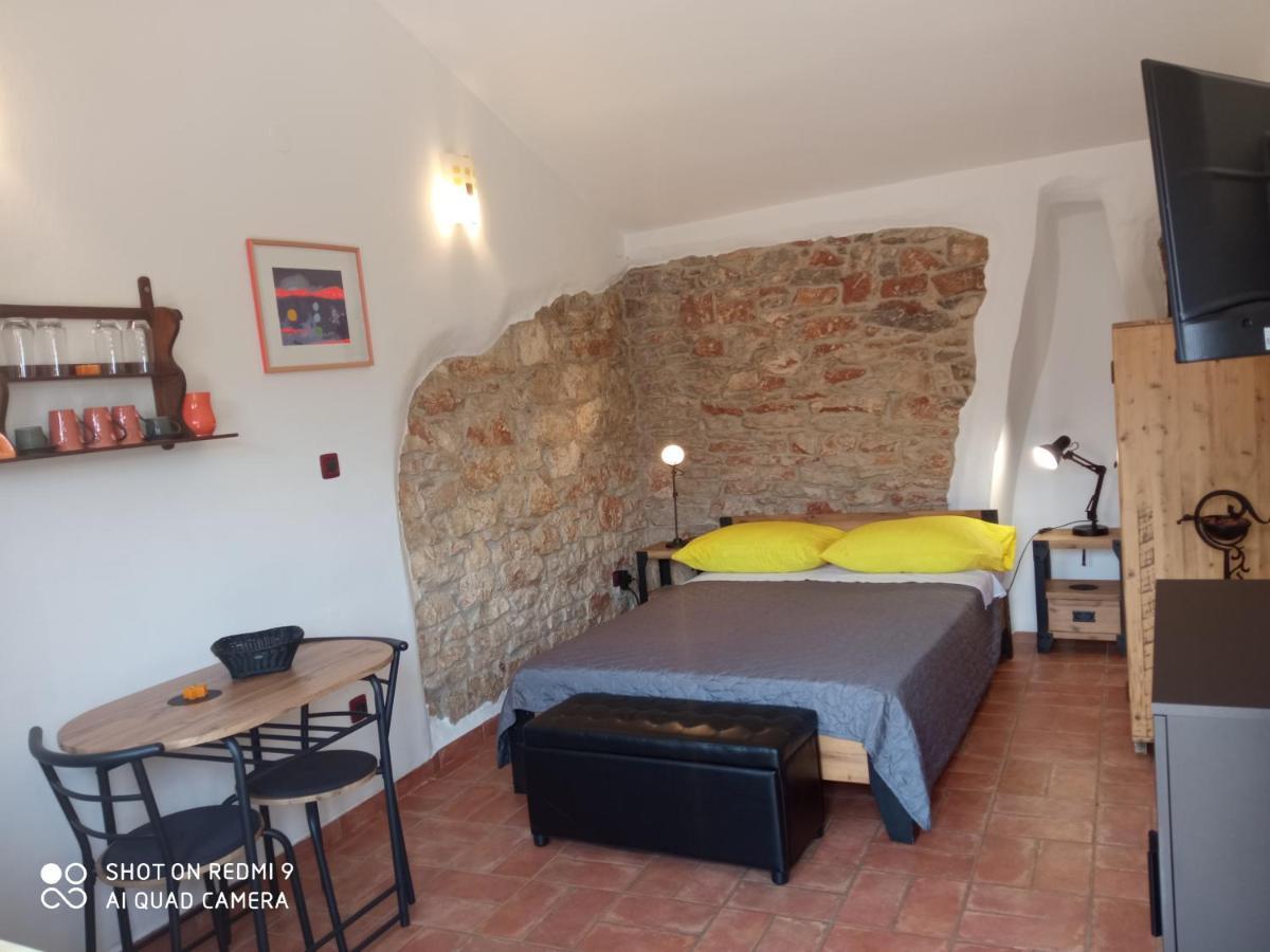 Villa Mala Kuca Sa Velikim Grijanim Bazenom Antonio à Šišan Extérieur photo
