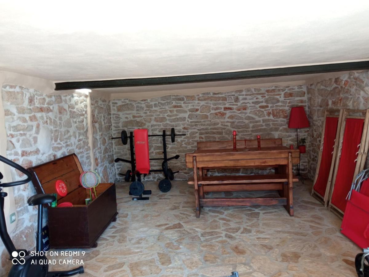 Villa Mala Kuca Sa Velikim Grijanim Bazenom Antonio à Šišan Extérieur photo