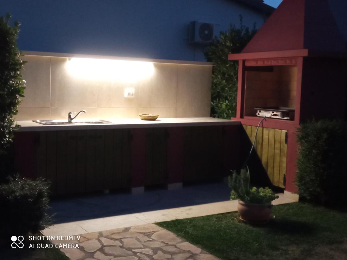 Villa Mala Kuca Sa Velikim Grijanim Bazenom Antonio à Šišan Extérieur photo